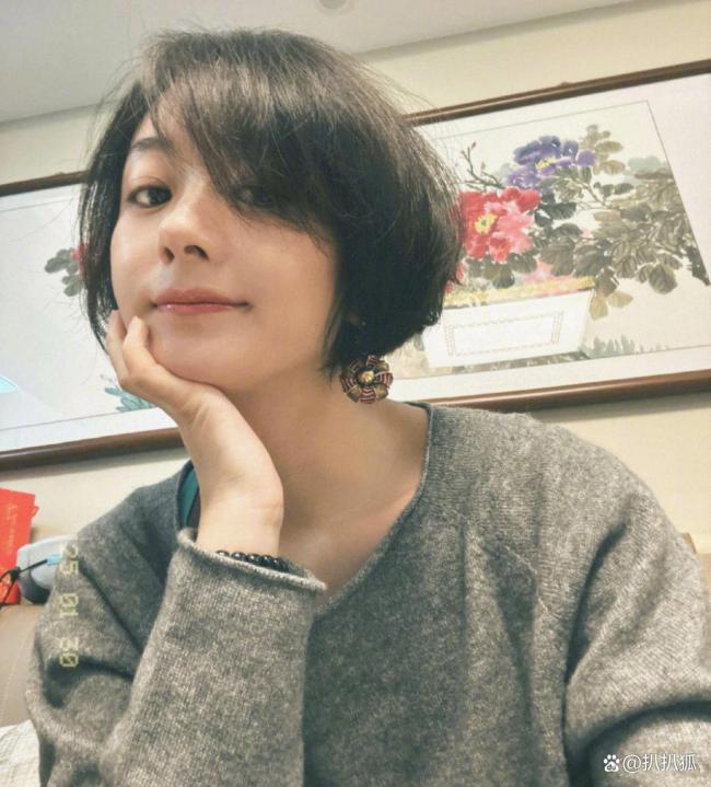 37岁赵丽颖染粉发美出圈 立夏新造型引发热议