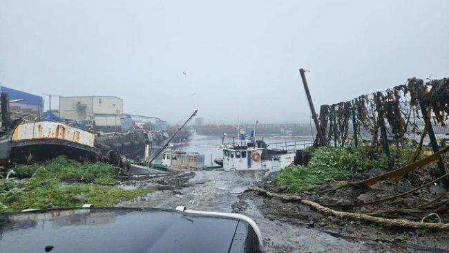 海啸淹没俄罗斯2000人居住城镇 港口城市部分被淹