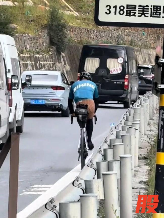 独腿男子不带拐杖骑行川藏线 毅力感动网友